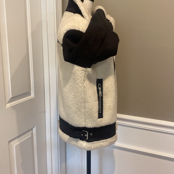 Like new worn twice Womens Live tree size medium black and cream bomber jacket. - Picture 4 of 11